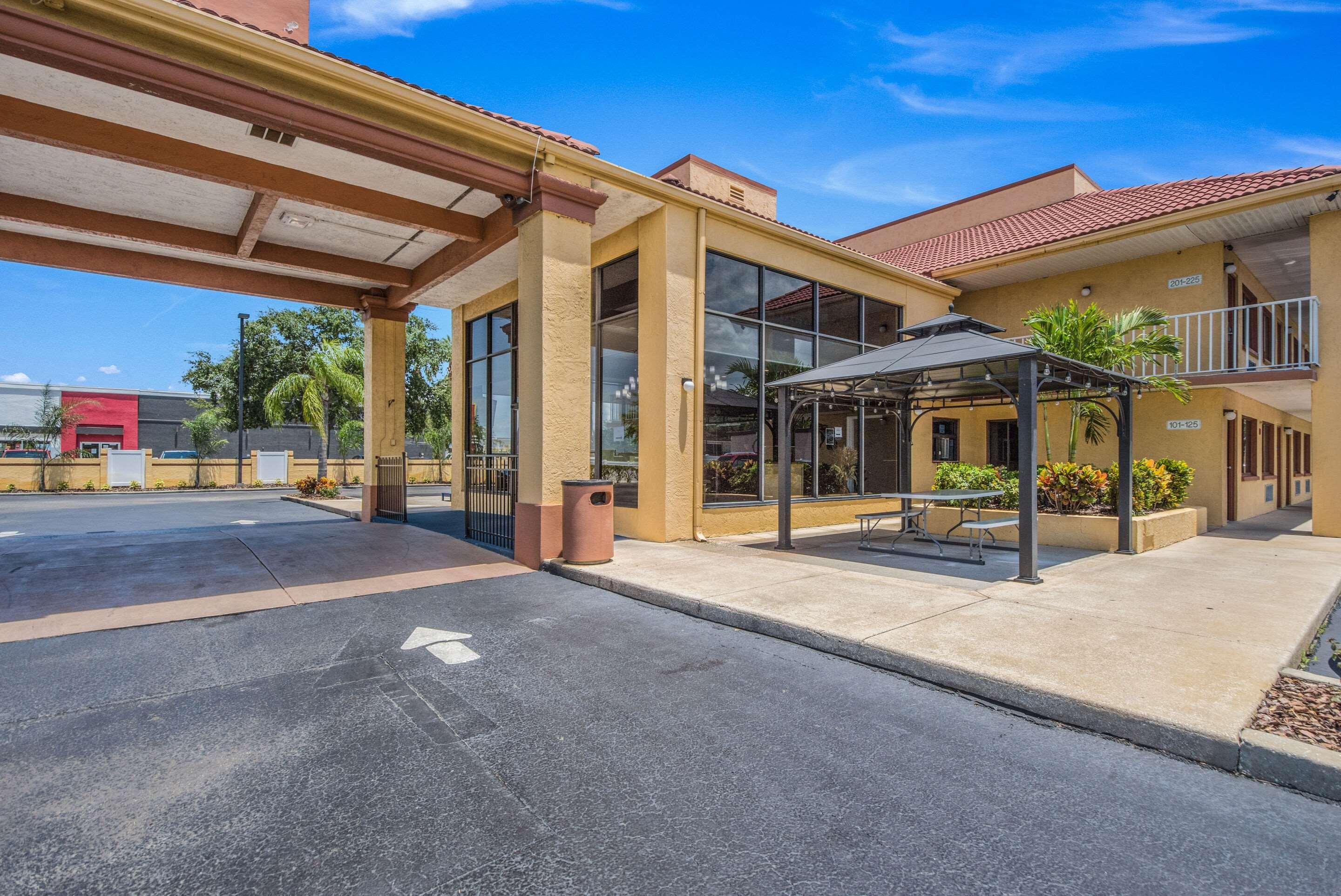 Rodeway Inn Port Richey North エクステリア 写真